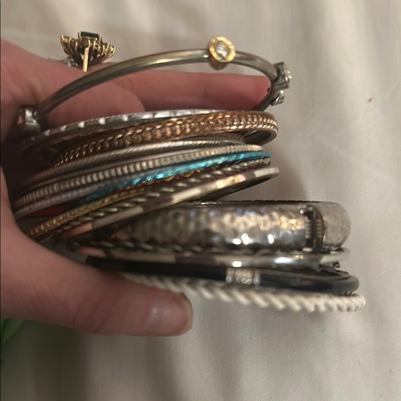 VINTAGE COSTUME JEWELRY LOT BANGLES BRACELETS 22 pieces! LOT 2 - Picture 4 of 5